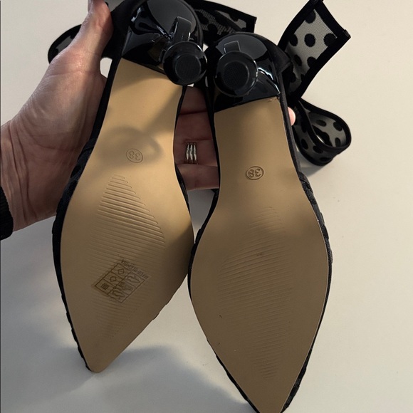 38 (US7) New Black Polka Dot Heart Heels - Picture 9 of 9